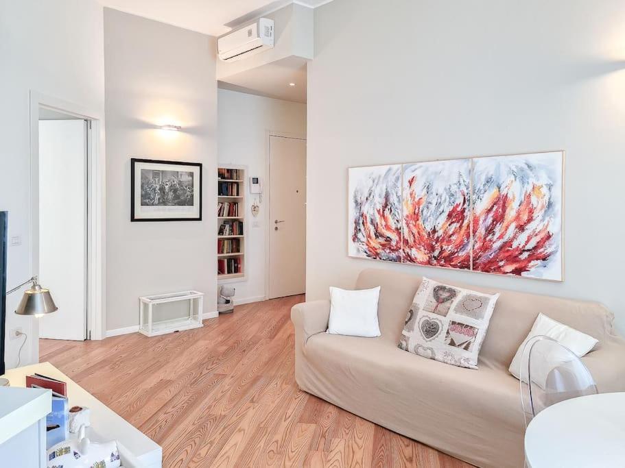Charme On The River - City Center Apartment Verona Bagian luar foto