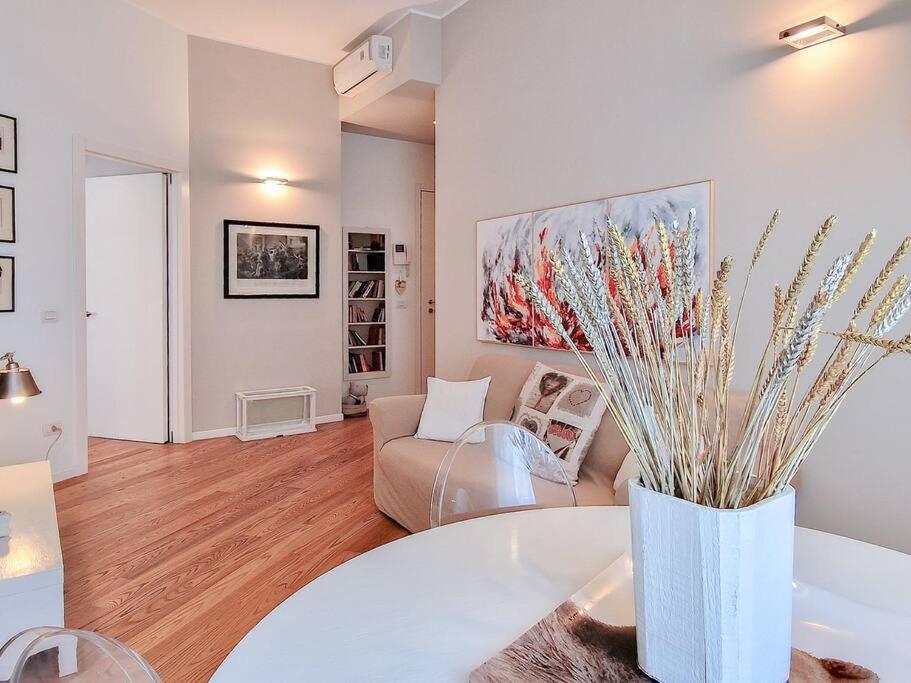 Charme On The River - City Center Apartment Verona Bagian luar foto