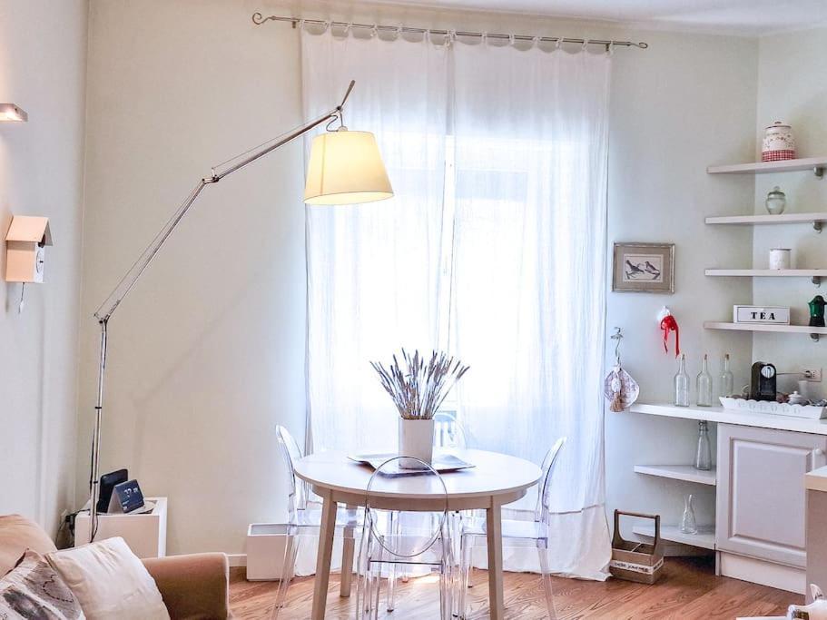 Charme On The River - City Center Apartment Verona Bagian luar foto