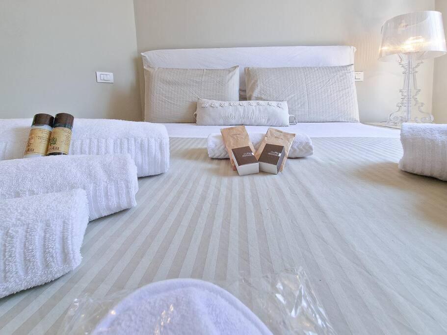 Charme On The River - City Center Apartment Verona Bagian luar foto