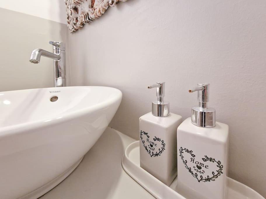 Charme On The River - City Center Apartment Verona Bagian luar foto